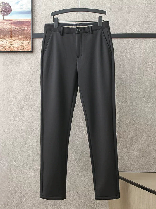 利郎！原价1899！飒级系列！御寒黑科技！暖烘烘！高端面料！余单丝滑！超舒服 高垂 品      牌 男秋冬季款百搭直筒剪标休闲商务男裤细腿面料 专柜男裤男秋季      季节时尚弹力直筒裤！裤业泰斗！大公司一级品控！颜色太帅了！      超级显年轻！      清爽有型显年轻！经典款！显年轻5岁不止！❤️品质保证！！！❤️专柜品质！！！❤️售后无忧！！！
尺码: 29+30+31+32+33+34+35+36+38+40+42码 品质不多说！ 裤业泰斗级别公司出      品！老      的朋友们都懂！      这里只看款式！ 质量问题完全不      考虑！      ——因为真的没必要！！！      款式      满意，      有自己的尺码就直接带走！！      收到有任何不满意、不合适、不喜欢，      都可以退换      ——干脆！利落！不拖      带！      商场      你花大      百买一件，      这里同样品质，买      身！